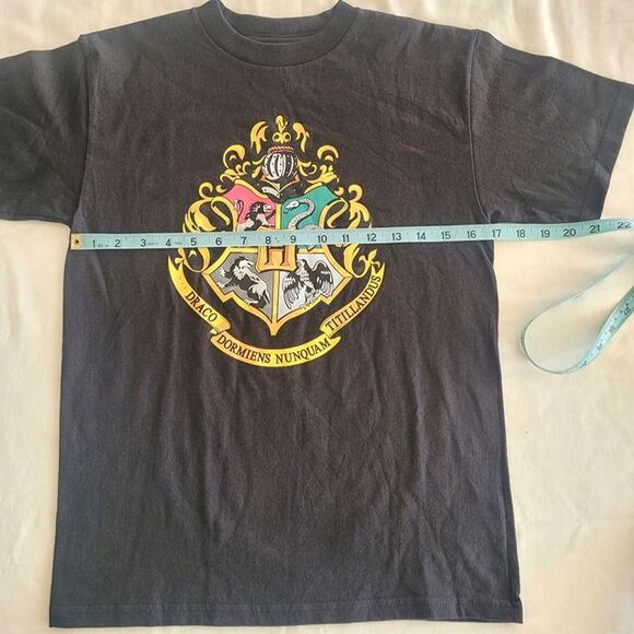 Harry Potter Hogwarts Crest Youth T-Shirt - Size Medium Unisex - Black - Picture 8 of 9